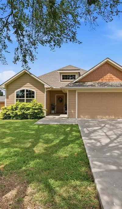 114 Sequoya Drive, Lake Kiowa TX 76240