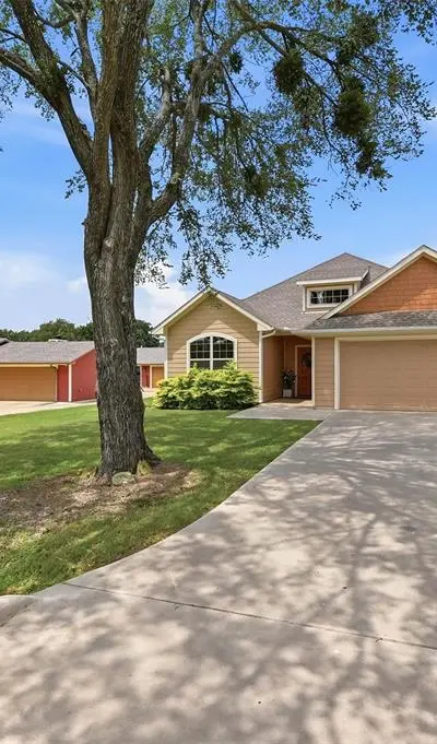 114 Sequoya Drive, Lake Kiowa TX 76240 - Photo 3