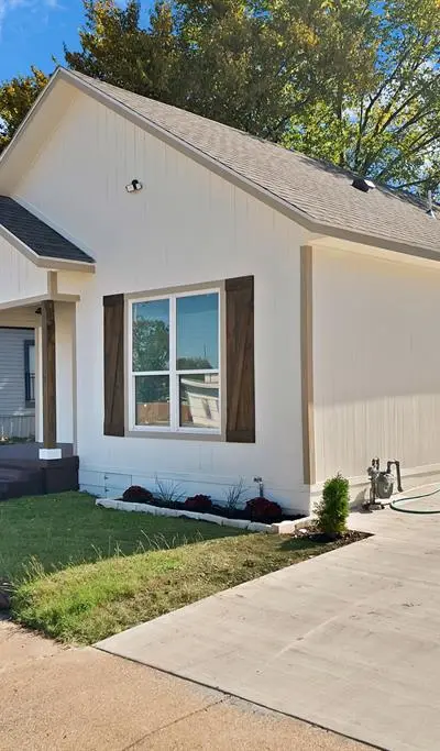 1130 E Hattie Street, Fort Worth TX 76104
