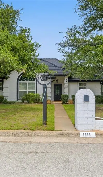 1111 Harbor Lakes Drive, Granbury TX 76048