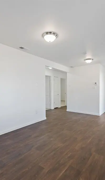 3827 Vineyard Drive, Dallas TX 75212 - Photo 3