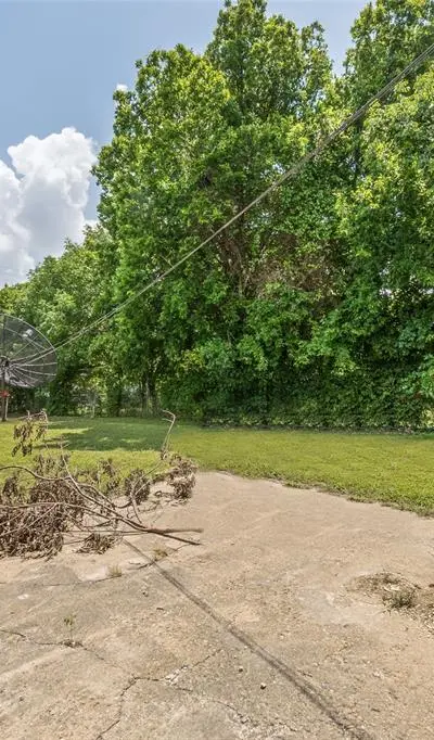 1112 E Ann Arbor Avenue, Dallas TX 75216