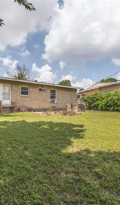 1112 E Ann Arbor Avenue, Dallas TX 75216 - Photo 2