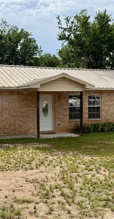 606 S Hubbard Street, Alvord TX 76225 - Photo 2