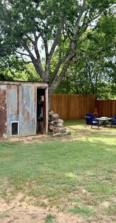 606 S Hubbard Street, Alvord TX 76225 - Photo 5