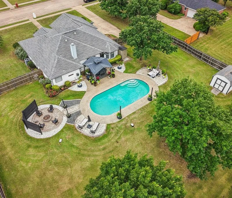 911 High Point Drive, Midlothian TX 76065
