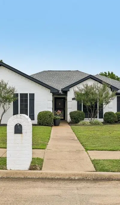 911 High Point Drive, Midlothian TX 76065 - Photo 2