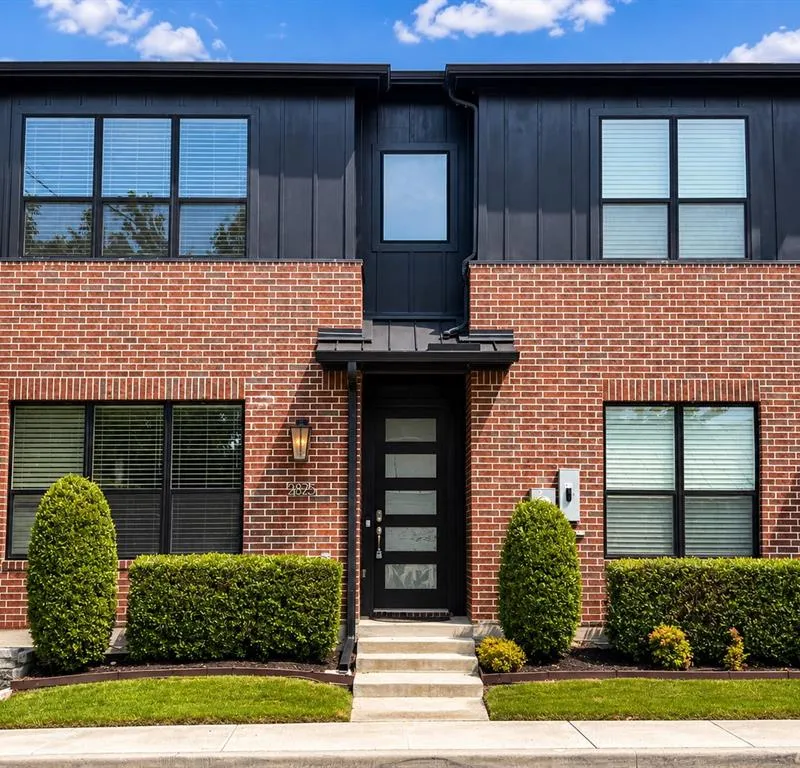 2825 Stanley Avenue, Fort Worth TX 76110