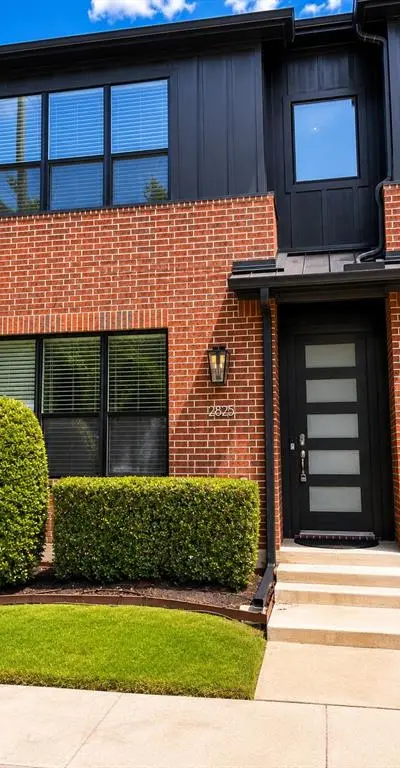 2825 Stanley Avenue, Fort Worth TX 76110 - Photo 2