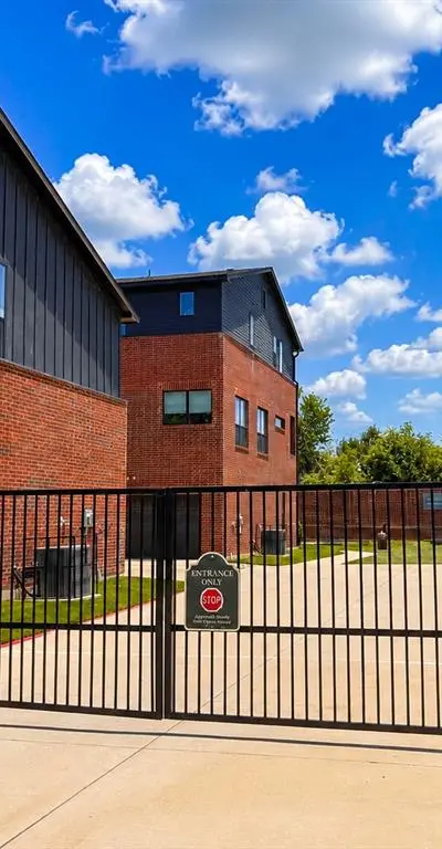 2825 Stanley Avenue, Fort Worth TX 76110 - Photo 3