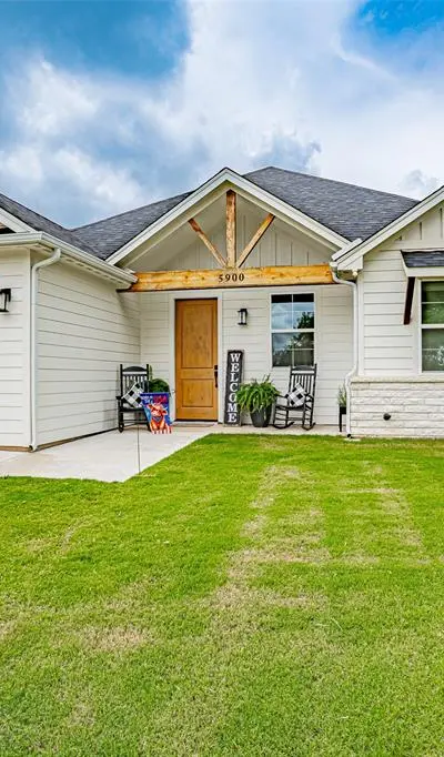 5900 S Lakeside Hills Court, Granbury TX 76048