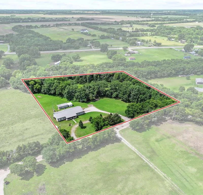 1673 County Road 1525, Ector TX 75439