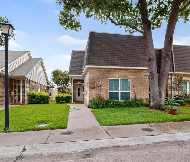 3113 Stonehenge Lane, Carrollton TX 75006