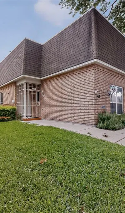 3113 Stonehenge Lane, Carrollton TX 75006 - Photo 3