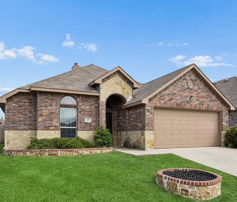 405 Rodger Street, Wilmer TX 75172