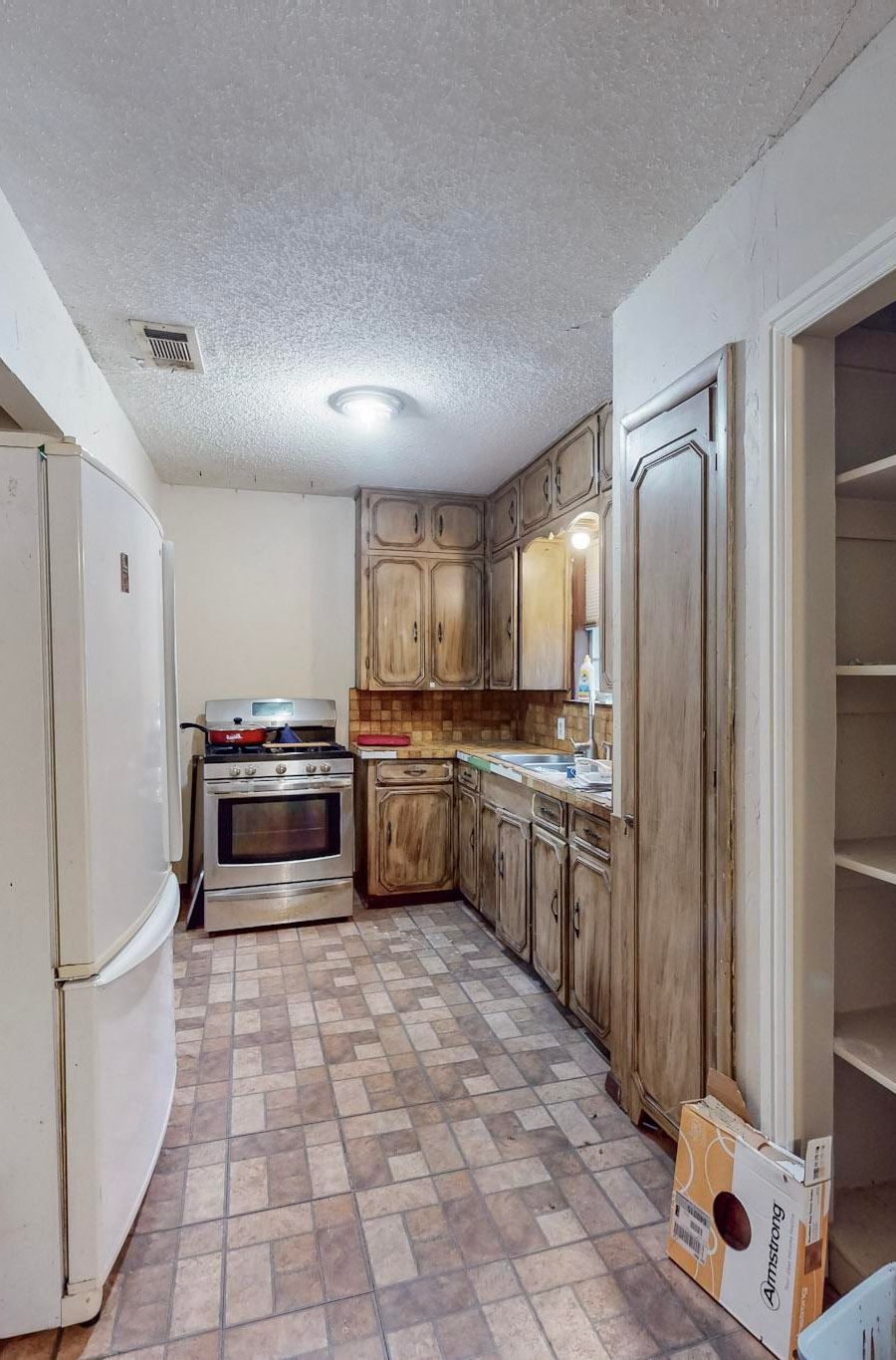 1006 Ralph St Kitchen before